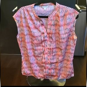 Banana Republic Sleeveless Coral and Taupe print top with elastic hem. Size M